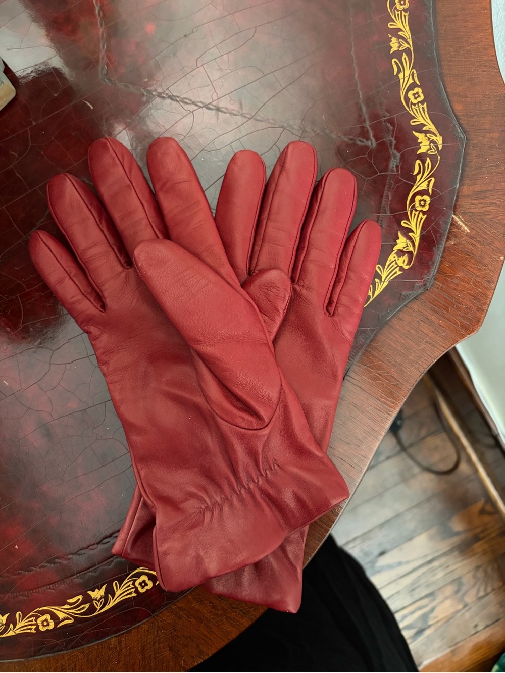 Classic Women's Leather Gloves - Dark Red - Picture 2 of 4
